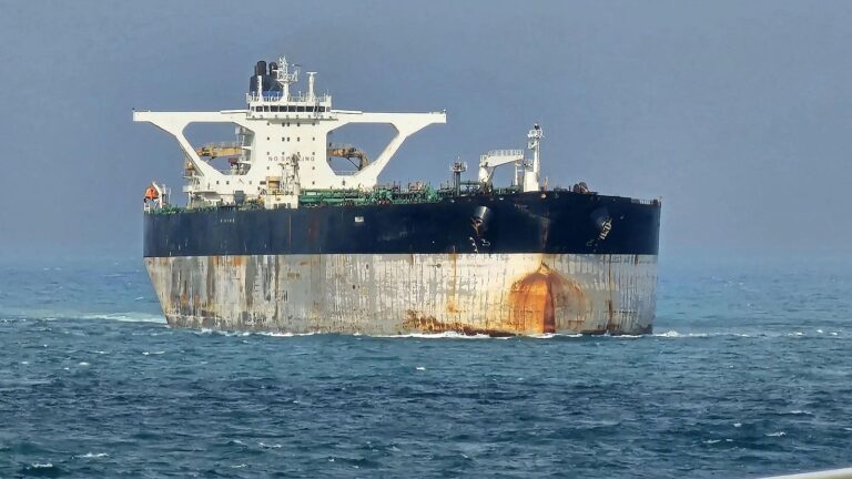 Petroleros en alta mar, objetivo de incautación del gobierno de Trump por transportar crudo de Venezuela.