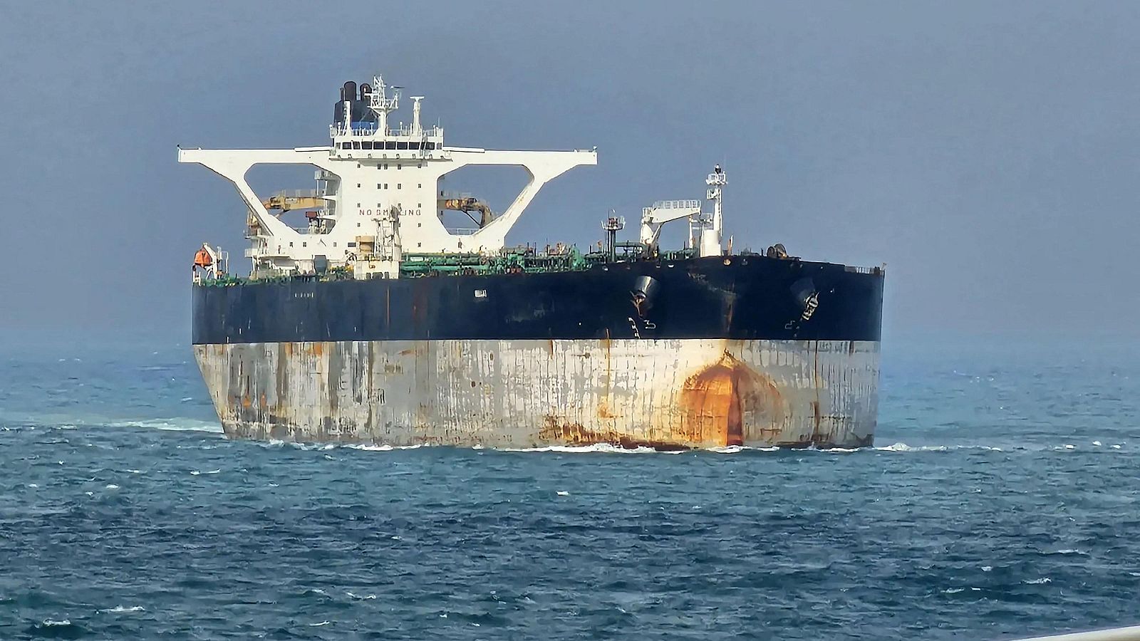 Petroleros en alta mar, objetivo de incautación del gobierno de Trump por transportar crudo de Venezuela.