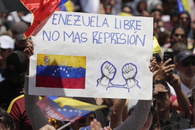 24 presos políticos
