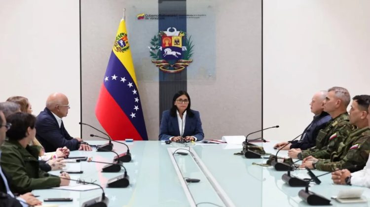 Delcy Rodriguez discute el regreso a X