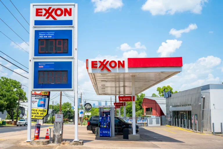 fuera a Exxon Mobil