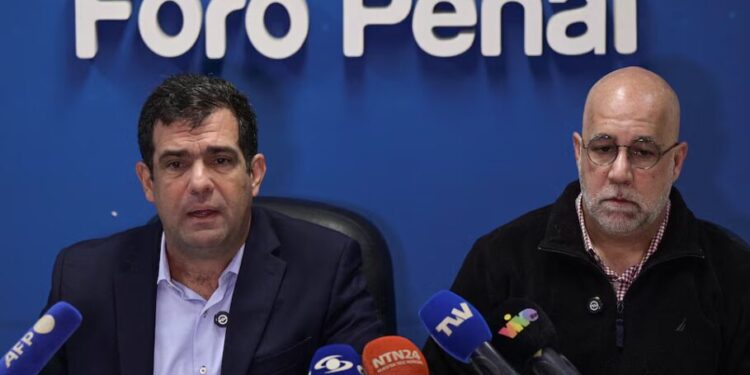 Representantes del Foro Penal rechazan acusaciones falsas de Jorge Rodríguez sobre su asistencia legal gratuita.