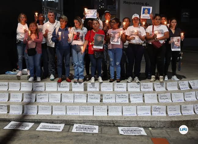 Familias de presos políticos Venezuela familias esperan do excarcelaciones