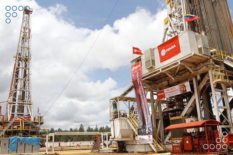 Pozo petrolero donde se realizan maniobras para reabrir pozos y estabilizar la producción crudo de PDVSA.