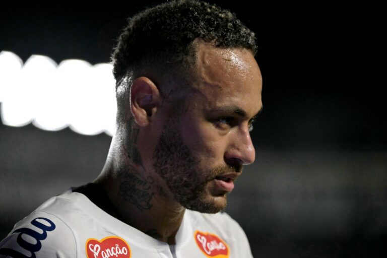 Neymar vuelve a jugar con el Santos