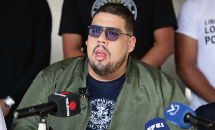 Persecución tras exigir libertad