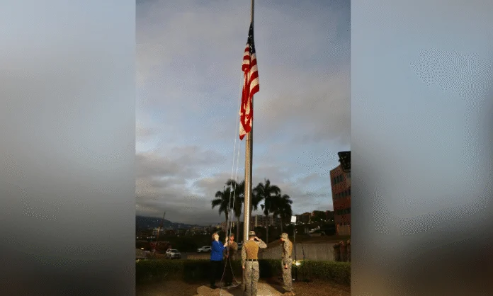 EE. UU. iza su bandera en Venezuela