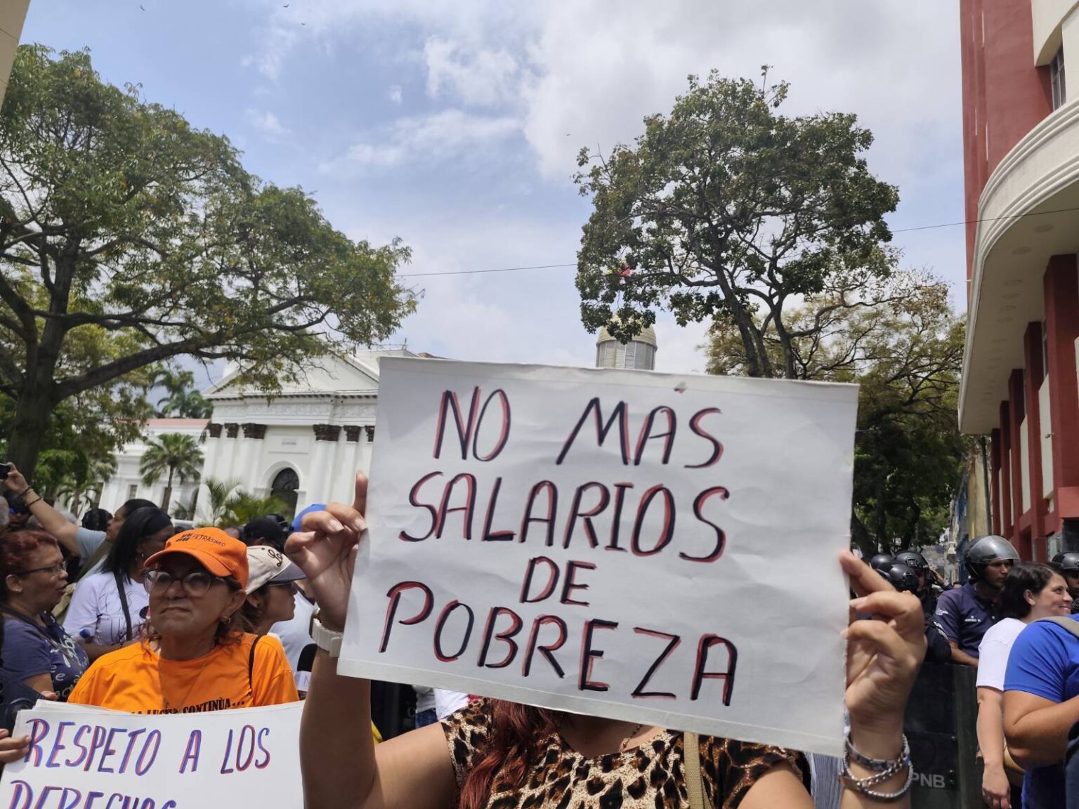 Exigir mejoras salariales