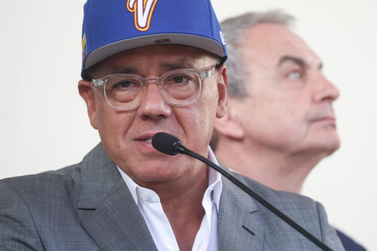 Parlamento venezolano califica como "campeón de la paz" al expresidente Rodríguez Zapatero